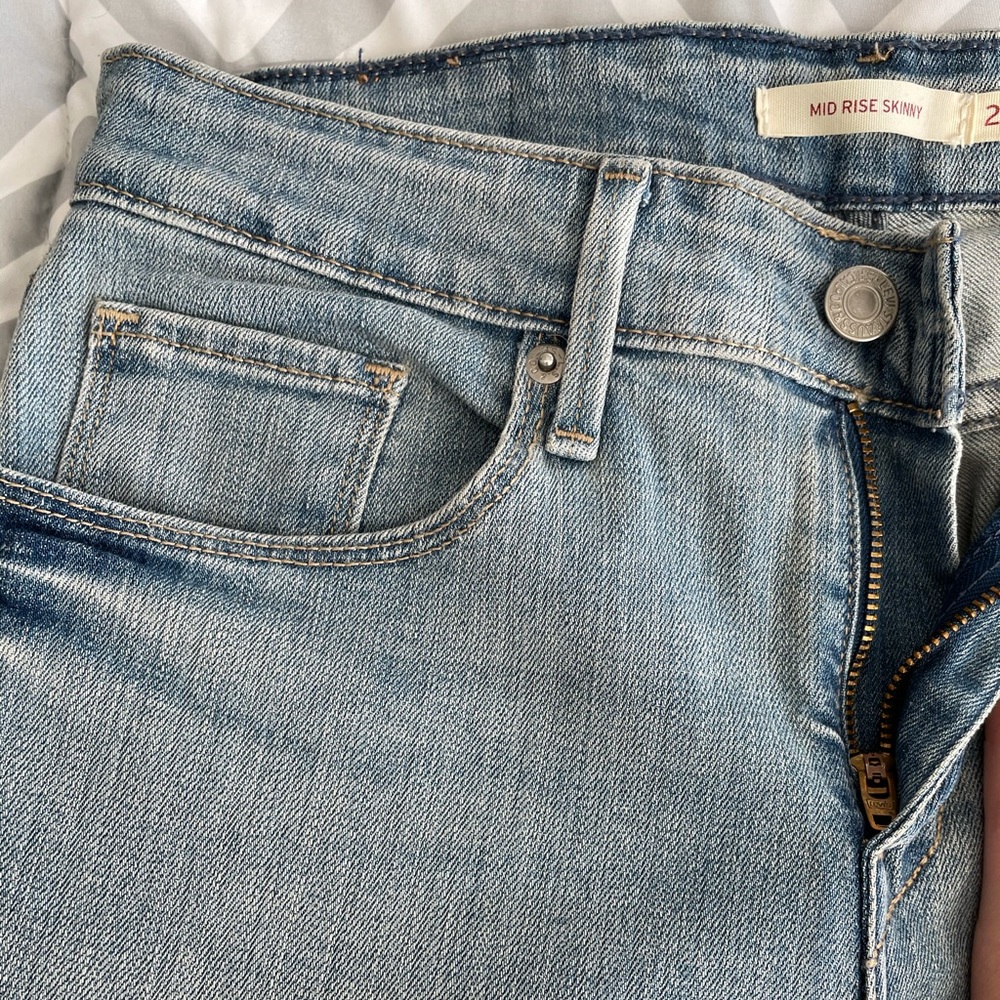 NWOTs Levi’s mid rise skinny jeans